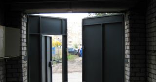 Купить гаражные ворота распашные Курганинск, цена от 3849 руб.
